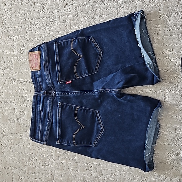 Levi's Jean Short - Picture 3 of 3